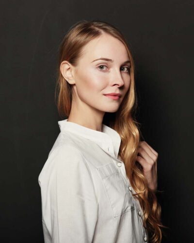 portrait-young-beautiful-woman-on-black-backgroun-EC2UMWT.jpg